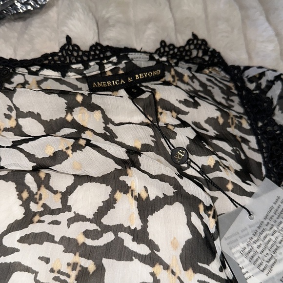 Size small very oversized animal open front kimono - Picture 3 of 4